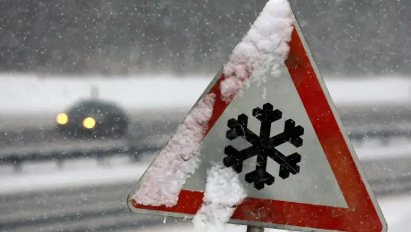 Еще на двух участках республиканских трасс закрыто движение из-за метели