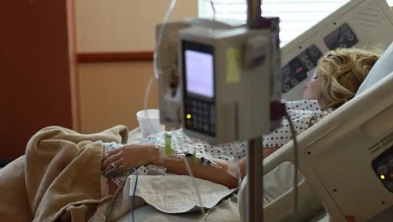 Женщина, совершившая самоподжог в Астане, находится в тяжелом состоянии