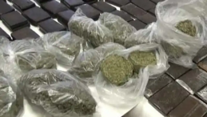 Крупную партию наркотиков изъяли у пассажиров такси в Лисаковске