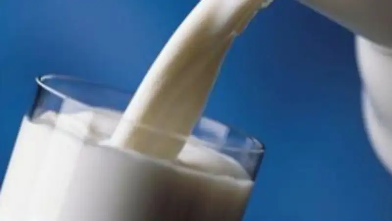 Молоко за вредность: кому и когда выдавать