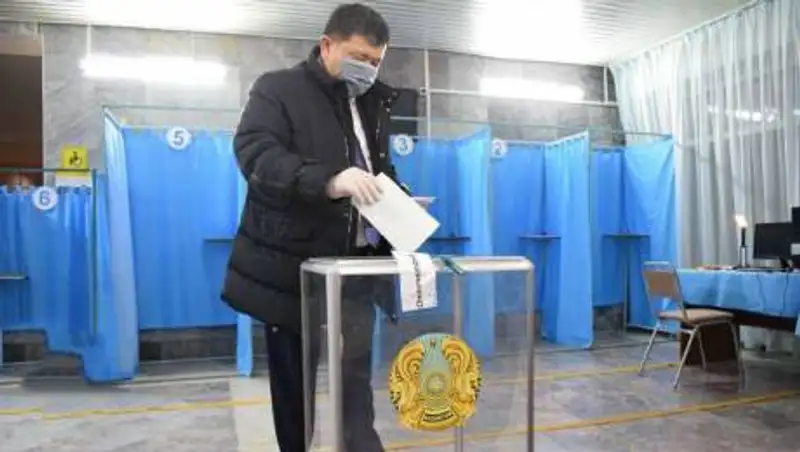 Аким Атырауской области отдал свой голос