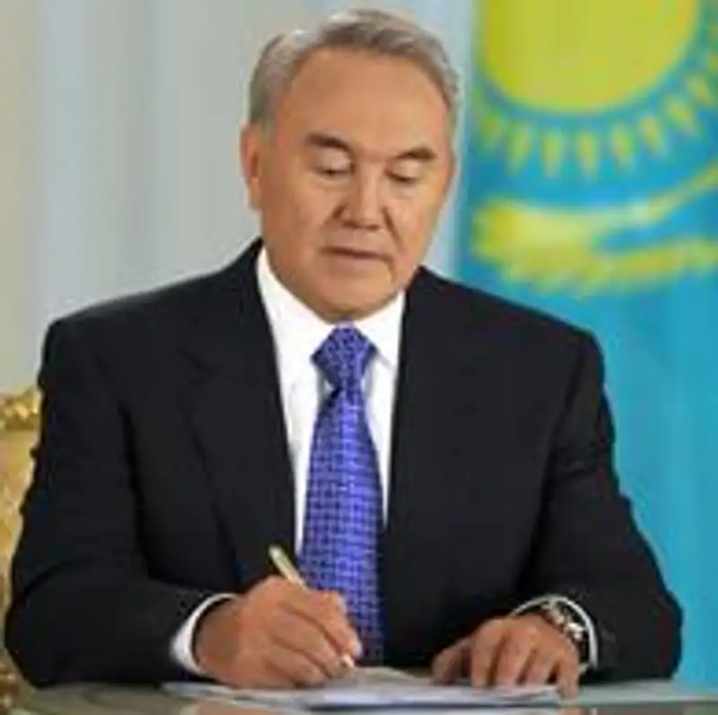 Глава государства назначил семь депутатов Сената Парламента РК
