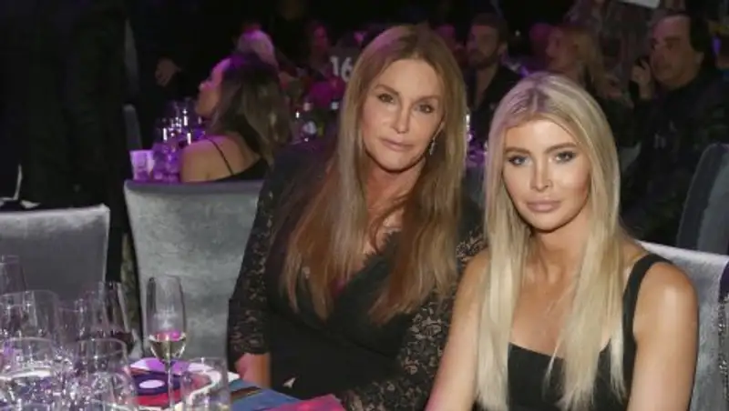 Отчим Ким Кардашьян сыграет свадьбу с моделью, сменившей свой пол