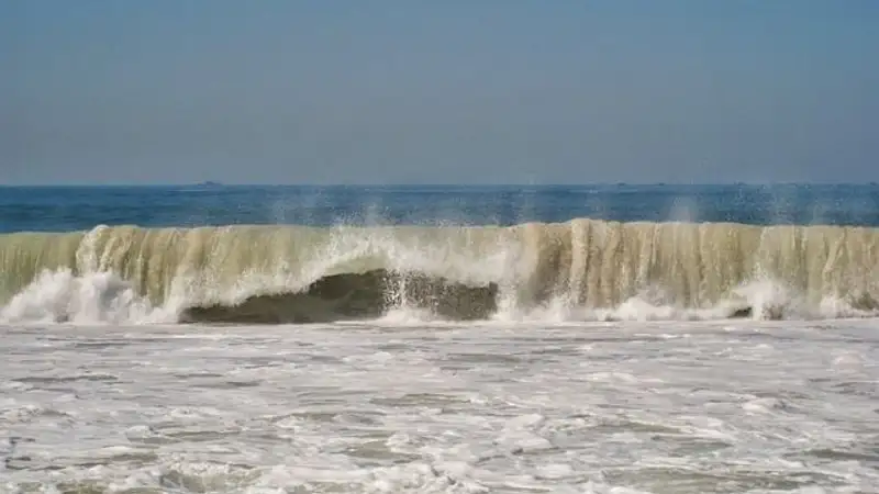 Парень едва не утонул на побережье Каспийского моря