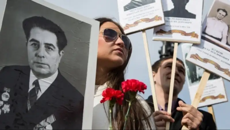 В акции "Бессмертного полка" в Москве приняли участие свыше полумиллиона человек