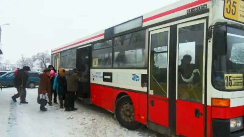 Водители пассажирских автобусов устроили забастовку в Уральске