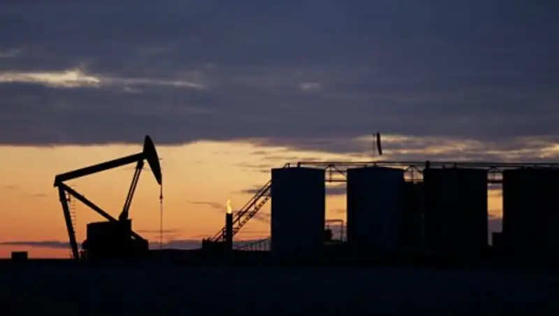 Стоимость нефти увеличивается на данных о снижении запасов в США