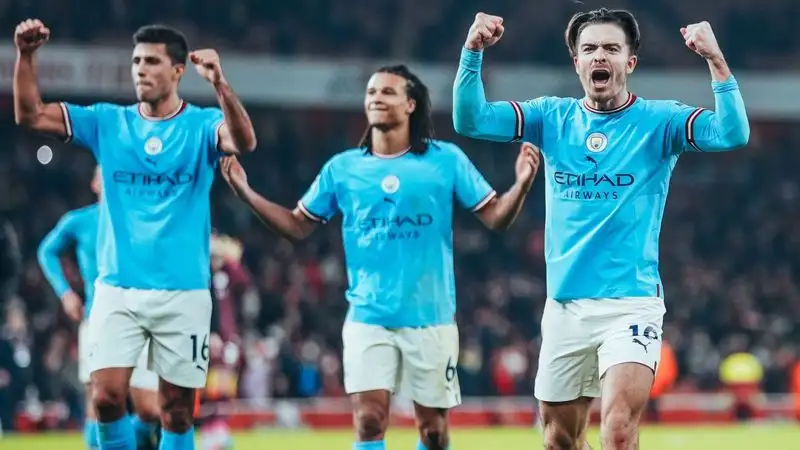 "МанСити" победил "Арсенал" и возглавил таблицу АПЛ