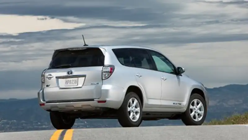 Toyota избавилась от акций Tesla