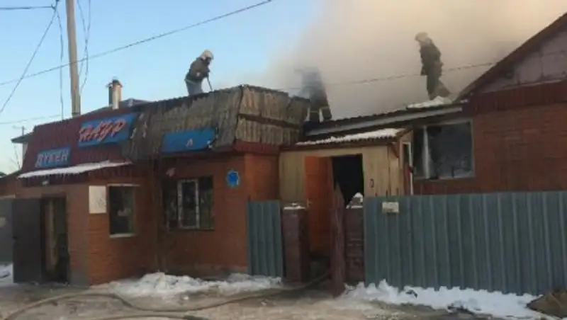 Частный дом с магазином горел в Астане