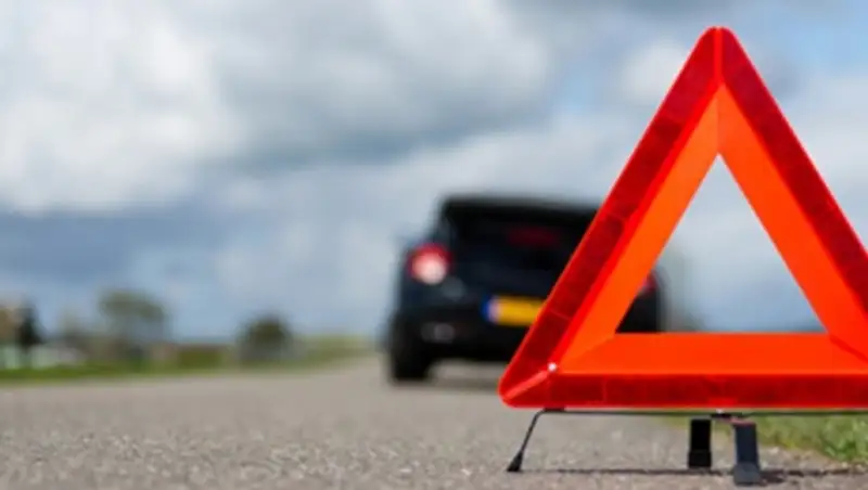 В Мангистау вышедший из автомобиля пассажир погиб под колесами попутной машины 