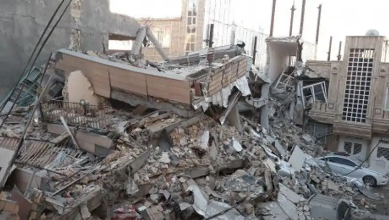 В иранской провинции объявлен траур по погибшим во время землятресения