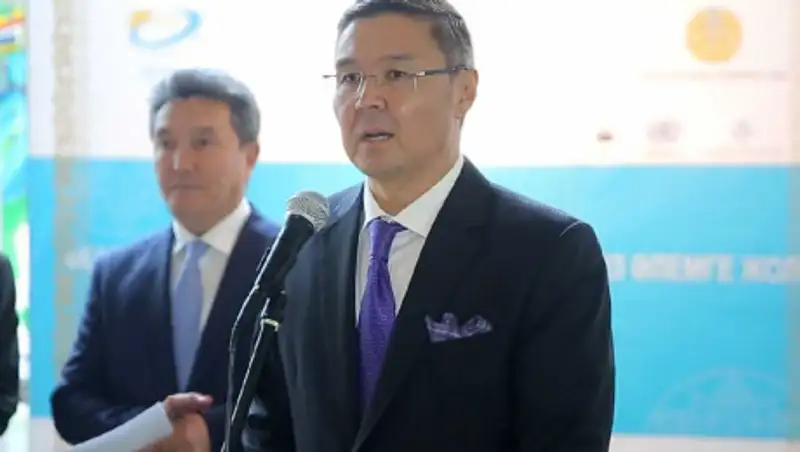 Казахстан и Япония призвали к миру без ядерного оружия