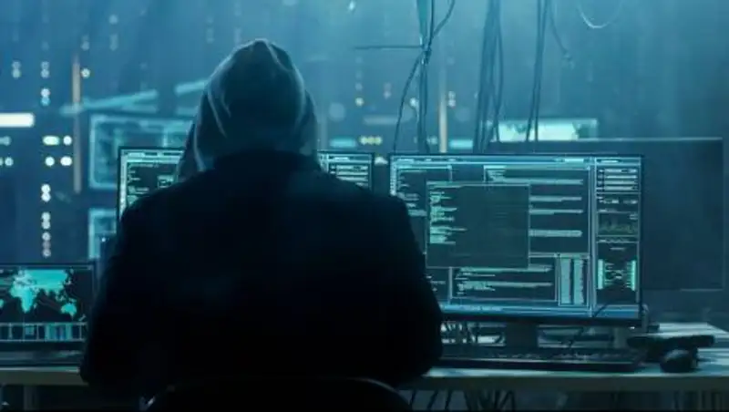 Казахстанцев предупредили о хакерских атаках компьютеров и мобильников