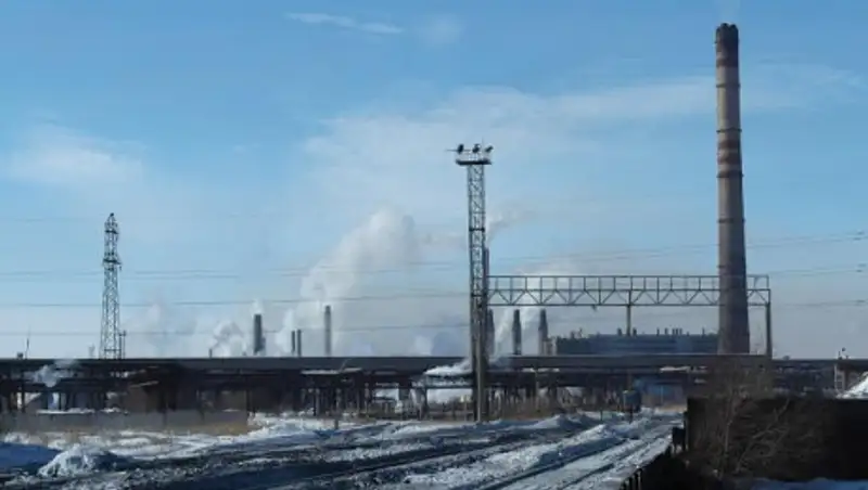 В Темиртау выпал черный снег. Минэкологии проверяет крупные предприятия Караганды