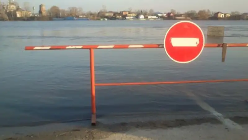 В Павлодарской области из-за паводка закрыли трассу