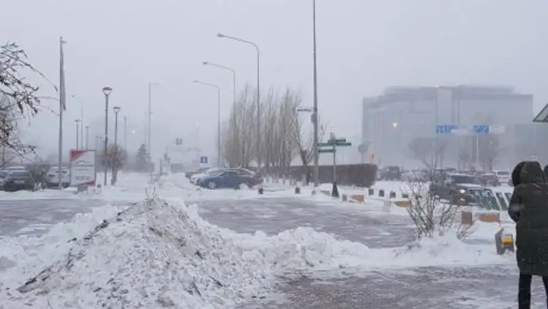 Буран в столице: ветер начал слабеть