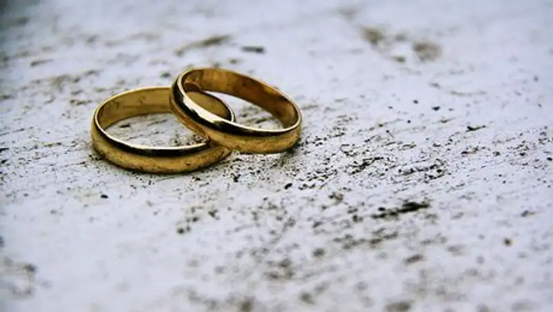 Американский епископ-гей объявил о разводе