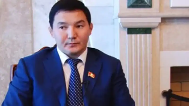 Депутата Асылбек уулу могут лишить мандата из-за гражданства Казахстана
