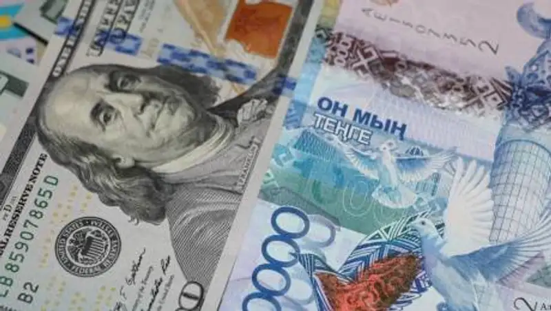 Доллар "откатился" по отношению к тенге