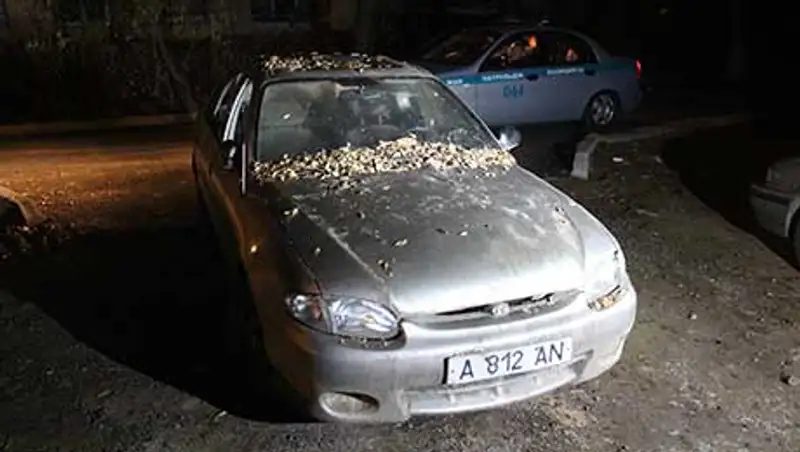 Трое парней пытались украсть брошенную машину, чтобы "греться в ней зимой", Алматы (фото), фото - Новости Zakon.kz от 06.11.2013 21:48