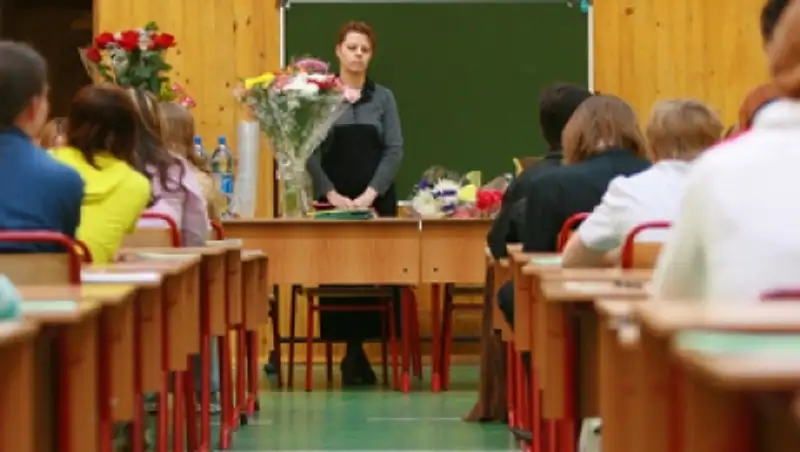 Ученики забросили дымовую шашку в один из кабинетов школы в Карагандинской области