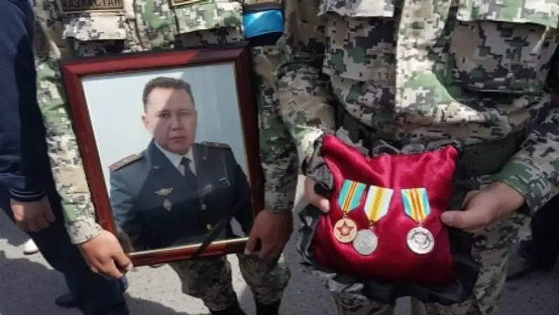 Минобороны РК помогло семье майора, ценой жизни защитившего девушек от нападения в Алматы