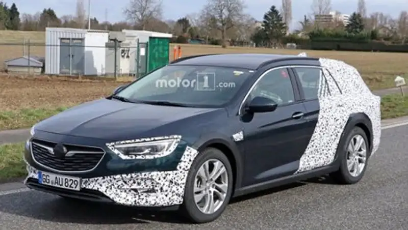 Opel Insignia заметили на тестах