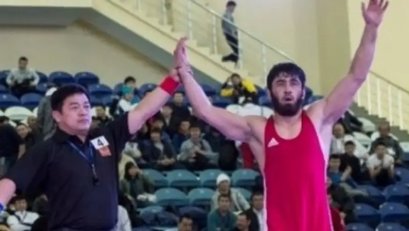 Борец Усербаев пробился в четвертьфинал Олимпиады-2016