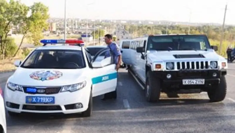 Автомобили с выпускниками создавали аварийную ситуацию на дорогах Шымкента