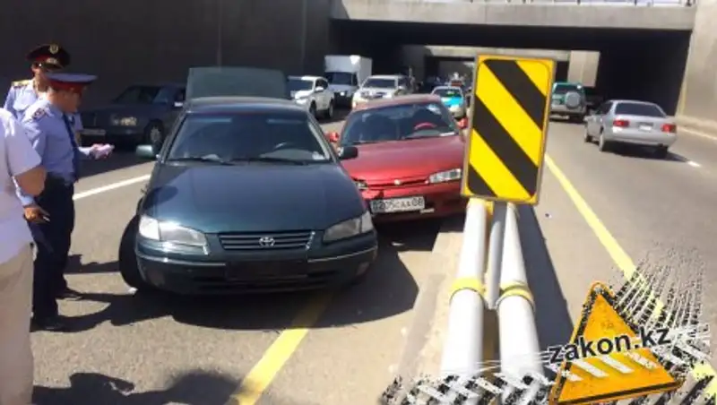 Зазевавшийся водитель совершил ДТП на ул.Саина в Алматы