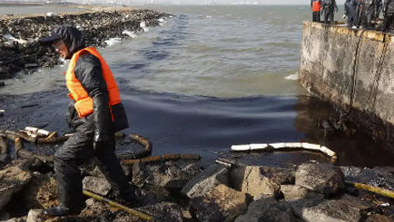 В Китае задержали девять человек по делу о взрыве на нефтепроводе