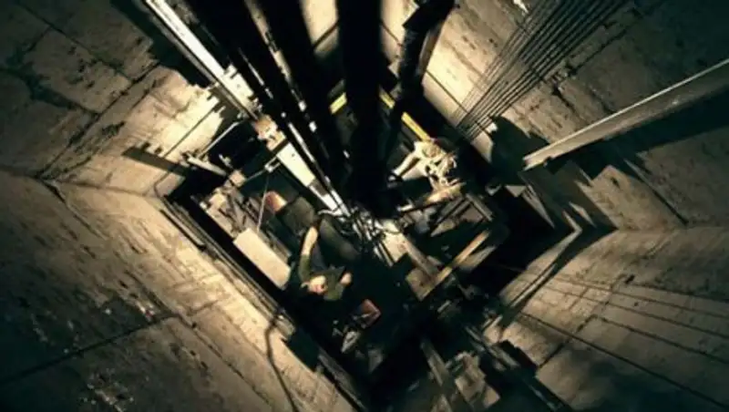 Жилищная инспекция устанавливает причину срыва лифта в столичной многоэтажке