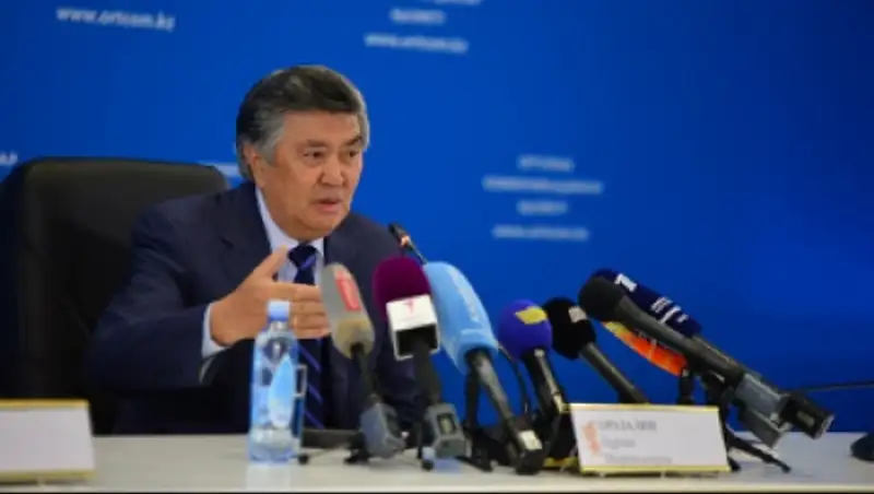 Сенатор Оразалин забеспокоился о жилье для журналистов Казахстана