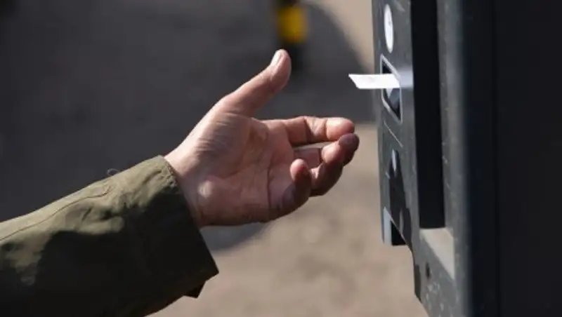 Стоимость парковки на вокзале Астаны будет снижена до 100 тенге за час