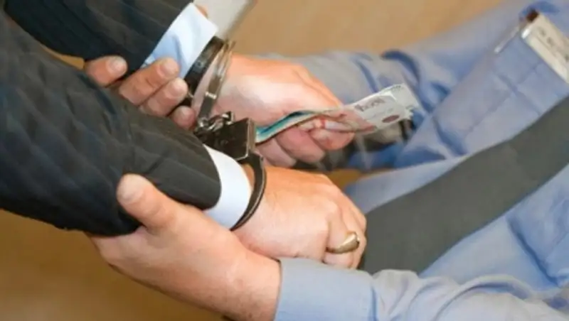 В ЮКО руководитель департамента по контролю в сфере образования осужден за взятку