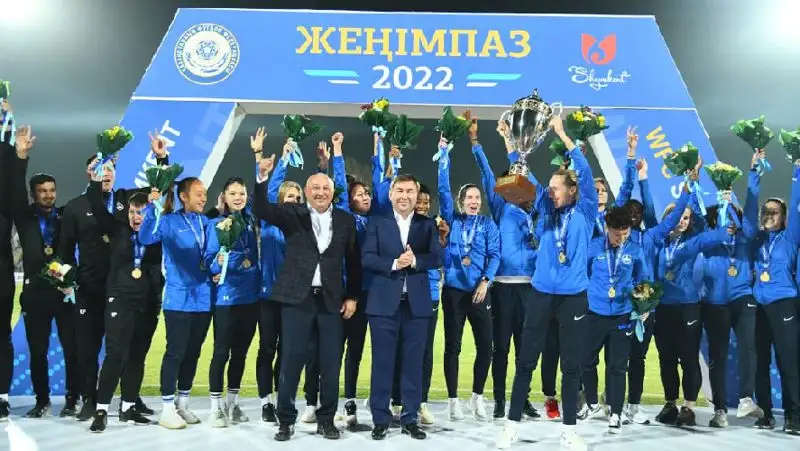 В преддверии Дня Республики в Шымкенте наградили чемпионов Казахстана