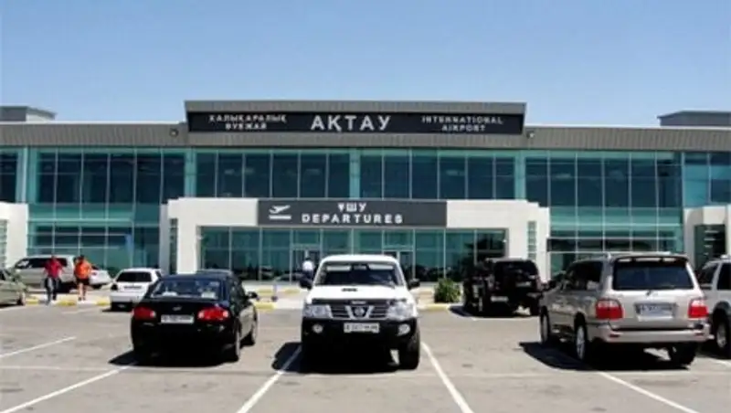 Грузчик аэропорта Актау наказан за небрежное обращение с багажом пассажиров