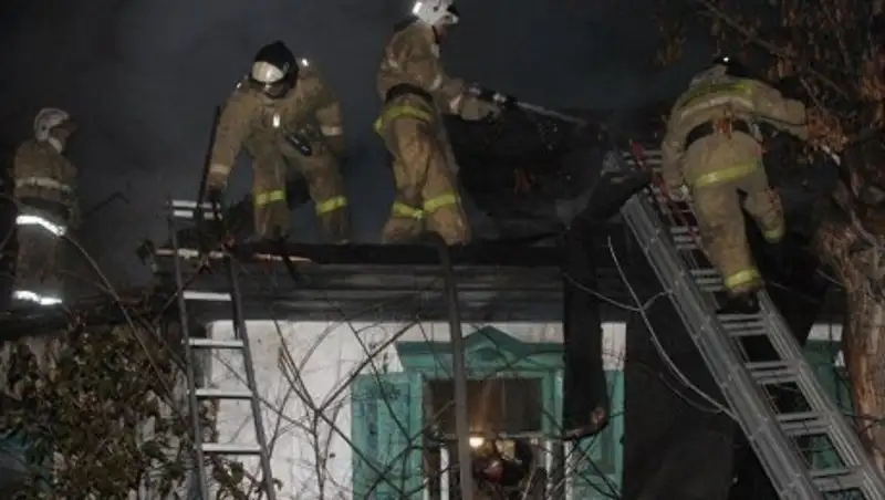 Мужчину задержали за поджог дома сожительницы в Алматинской области