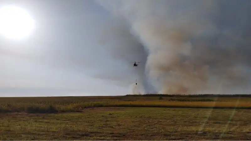 пожар Атырау вертолет, фото - Новости Zakon.kz от 21.09.2022 09:39