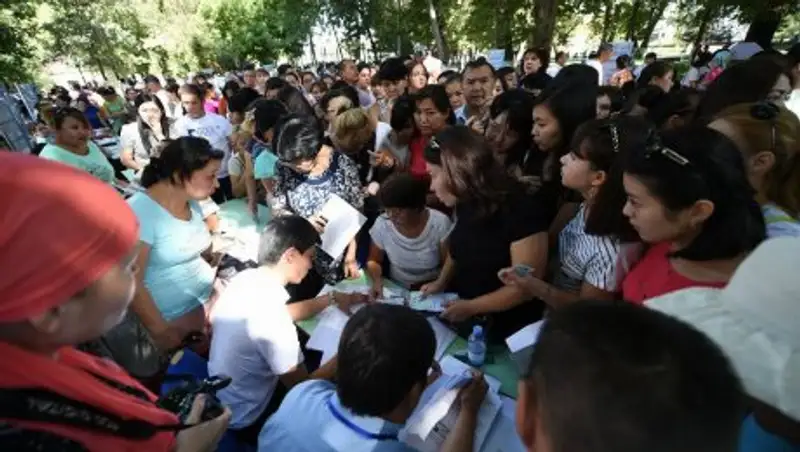 На ярмарке вакансий в ЮКО представили около 2000 рабочих мест