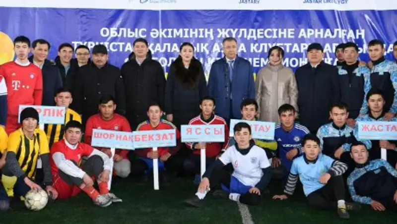 В Туркестане стартовал турнир по мини-футболу