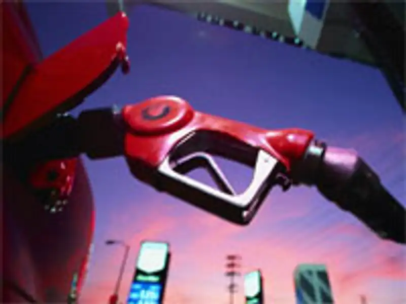 Нефтекомпании хотят поднять цену бензина Аи-92 до 120 тенге, фото - Новости Zakon.kz от 23.04.2012 20:34