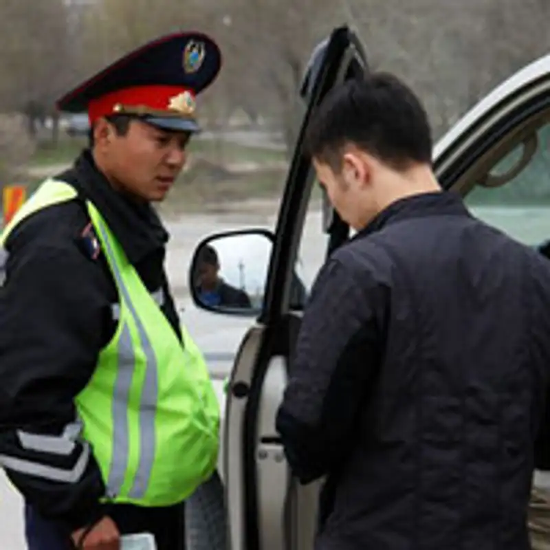 В Алматы задержали лжеполицейских, фото - Новости Zakon.kz от 05.04.2013 18:56