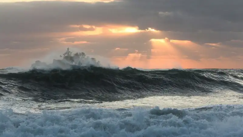 Не менее 75 человек погибли во время тайфуна на Филиппинах