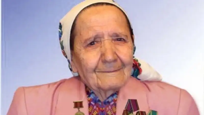 Наша бабушка Разия Абдулжалилова в 18 лет была награждена медалью за доблестный труд в ВОВ