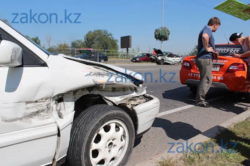 Крупное ДТП произошло сегодня утром в Алматы на Восточной объездной (фото) Крупное ДТП произошло сегодня утром в Алматы на Восточной объездной (фото), фото - Новости Zakon.kz от 22.08.2013 19:51