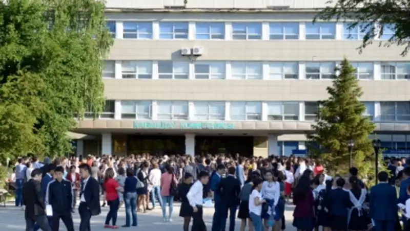 Около 500 столичных выпускников сегодня сдали ЕНТ