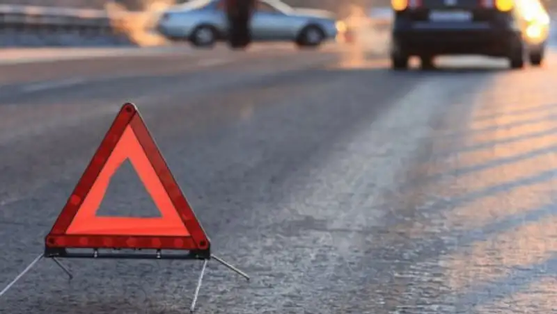 67-летняя женщина управляла Infiniti, сбившей двух человек при въезде в Талдыкорган