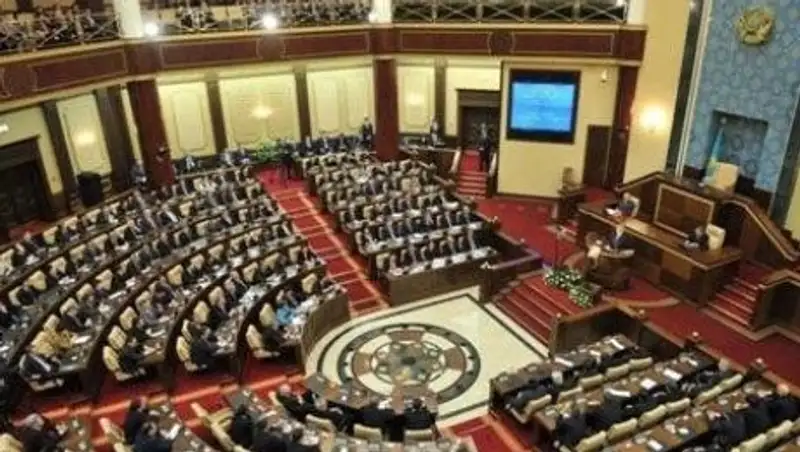 В 2013 году Парламент страны принял 95 законов